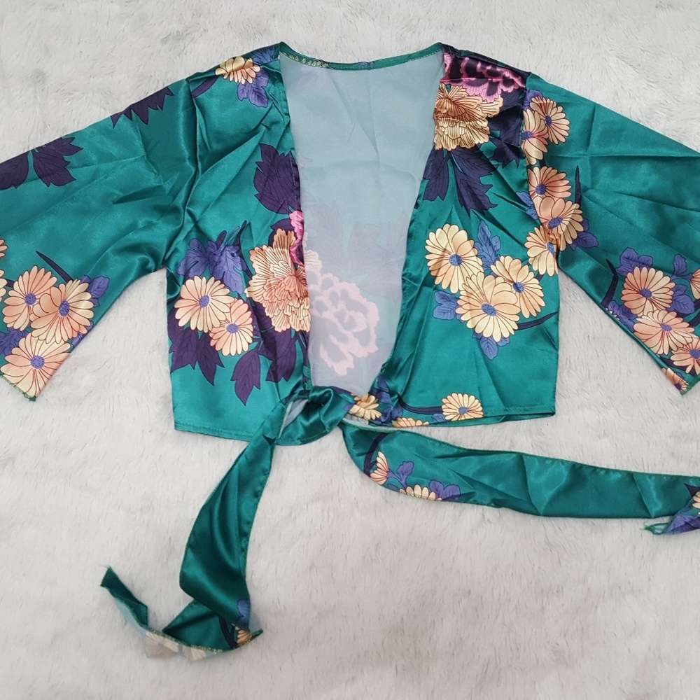 ▪︎LAST ONE!▪︎"Paradise" Tie Front Floral Top NWOT - Picture 3 of 5